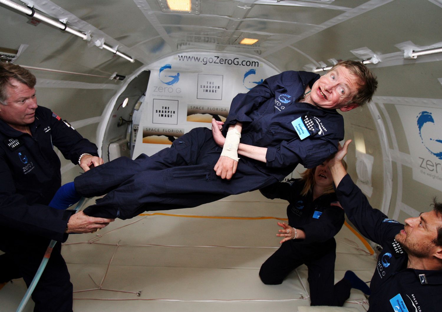 &nbsp;Stephen Hawking ha anche sperimentato la gravit&agrave; zero durante un volo sull'Oceano Atlantico nel 2007 &nbsp;
