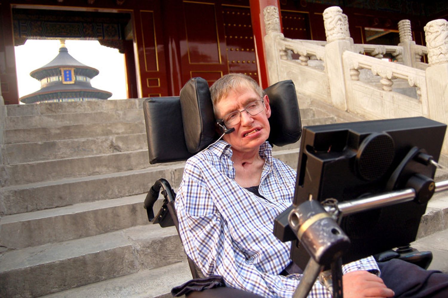 &nbsp;Stephen Hawking