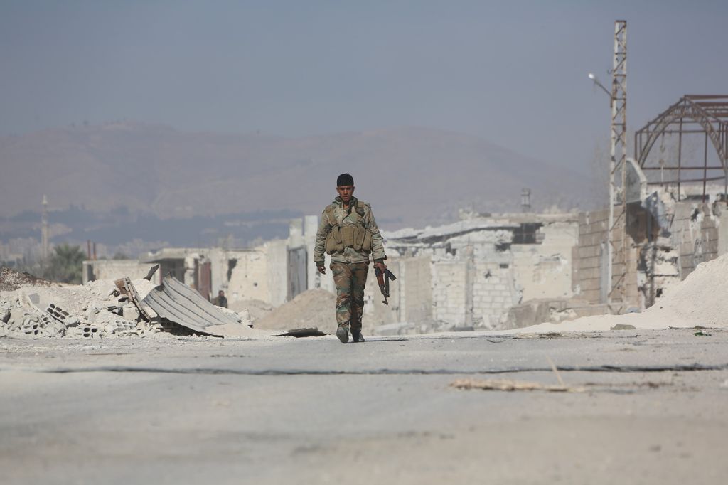 &nbsp;Siria, un soldato nella periferia di Damasco