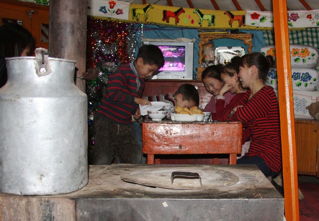 &nbsp;Interno di una yurta, in Mongolia