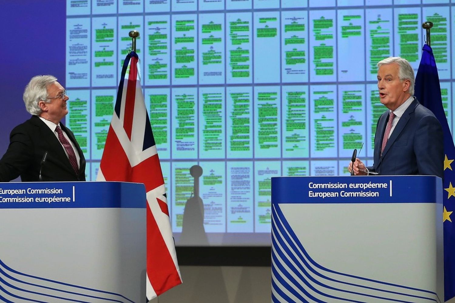 &nbsp;David Davis e Michel Barnier