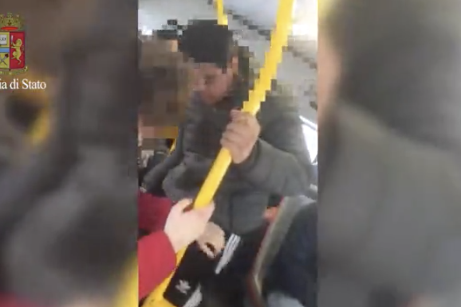 &nbsp;baby gang aggressione in autobus