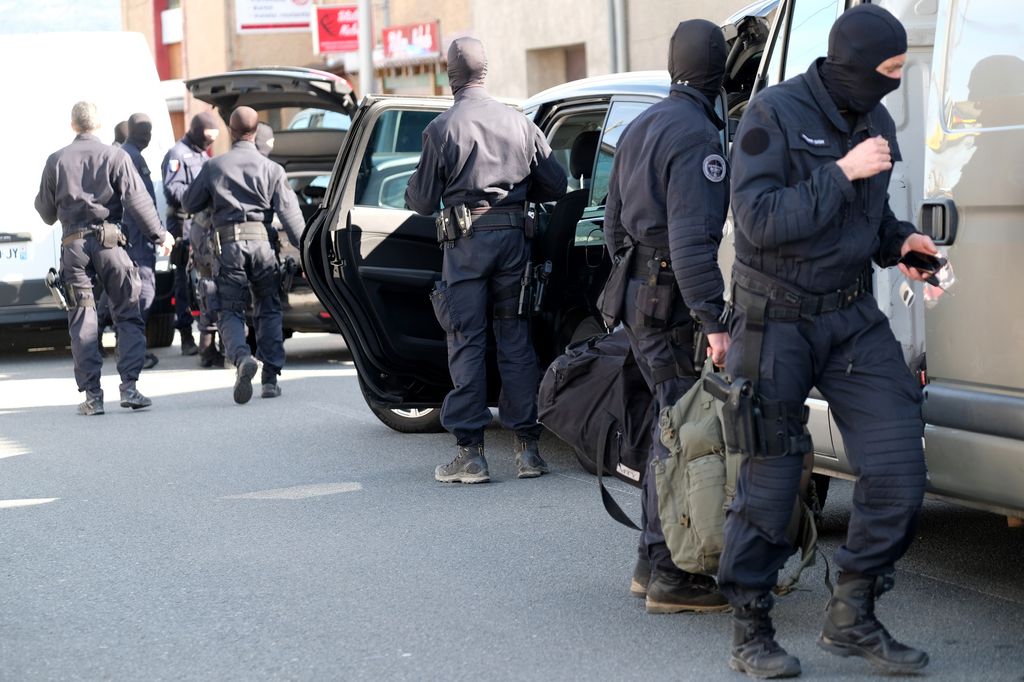 &nbsp;Agenti dalla Gendarmerie fuori dal supermercato di Trebes