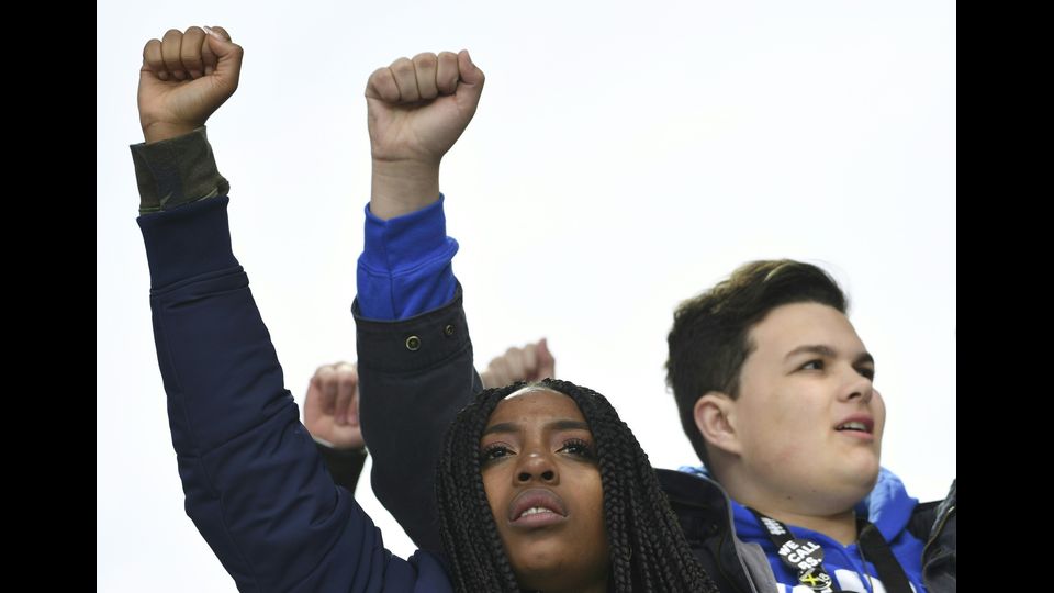 &nbsp;La piu' grande manifestazione negli Usa contro le armi ha coinvolto numerose citta': New York, Atlanta, Chicago, Dallas, Houston, Seattle, Los Angeles. Altre marce si sono tenute a Londra, Montreal, Ottawa ed Edimburgo.