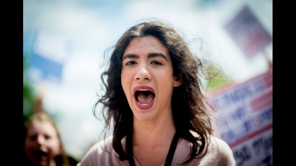 &nbsp;Anche gli Obama hanno espresso il loro sostegno. &quot;Michelle ed io siamo cosi' ispirati dai giovani che hanno fatto in modo che queste marce odierne ci siano. Continuate, ci state portando avanti. Nulla puo' reggere a milioni di voci che chiedono il cambiamento&quot;, ha 'twittato' l'ex presidente.