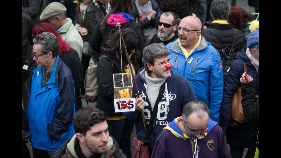 Manifestazione a Barcellona contro fermo in Germania di Carles Puigdemont &nbsp;