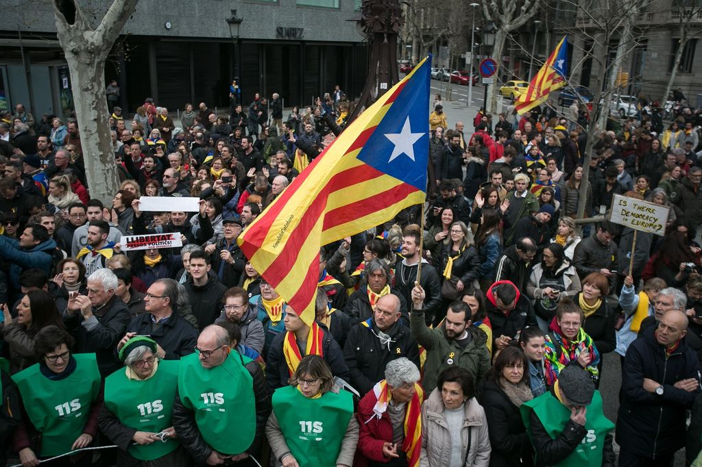 Manifestazione a Barcellona contro fermo in Germania di Carles Puigdemont &nbsp;