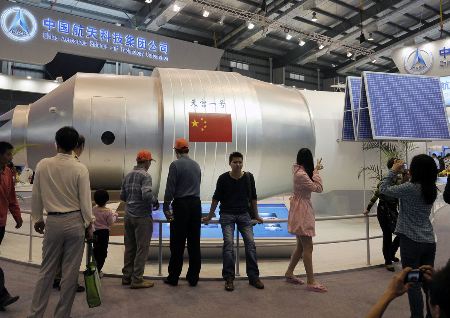 &nbsp;Un modello della stazione spaziale cinese Tiangong 1 in mostra nel 2010