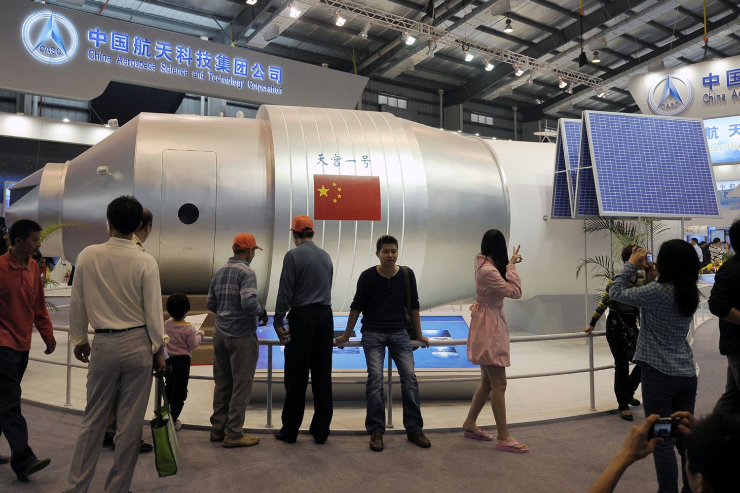 &nbsp;Un modello della stazione spaziale cinese Tiangong 1 in mostra nel 2010