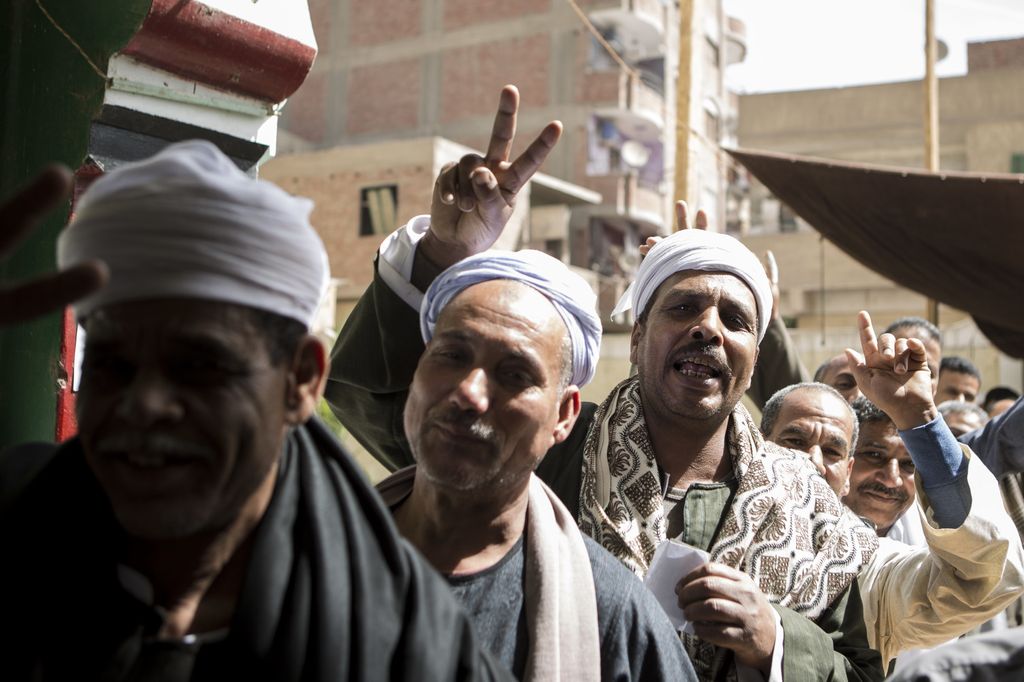 &nbsp;Elettori in fila al seggio in Egitto