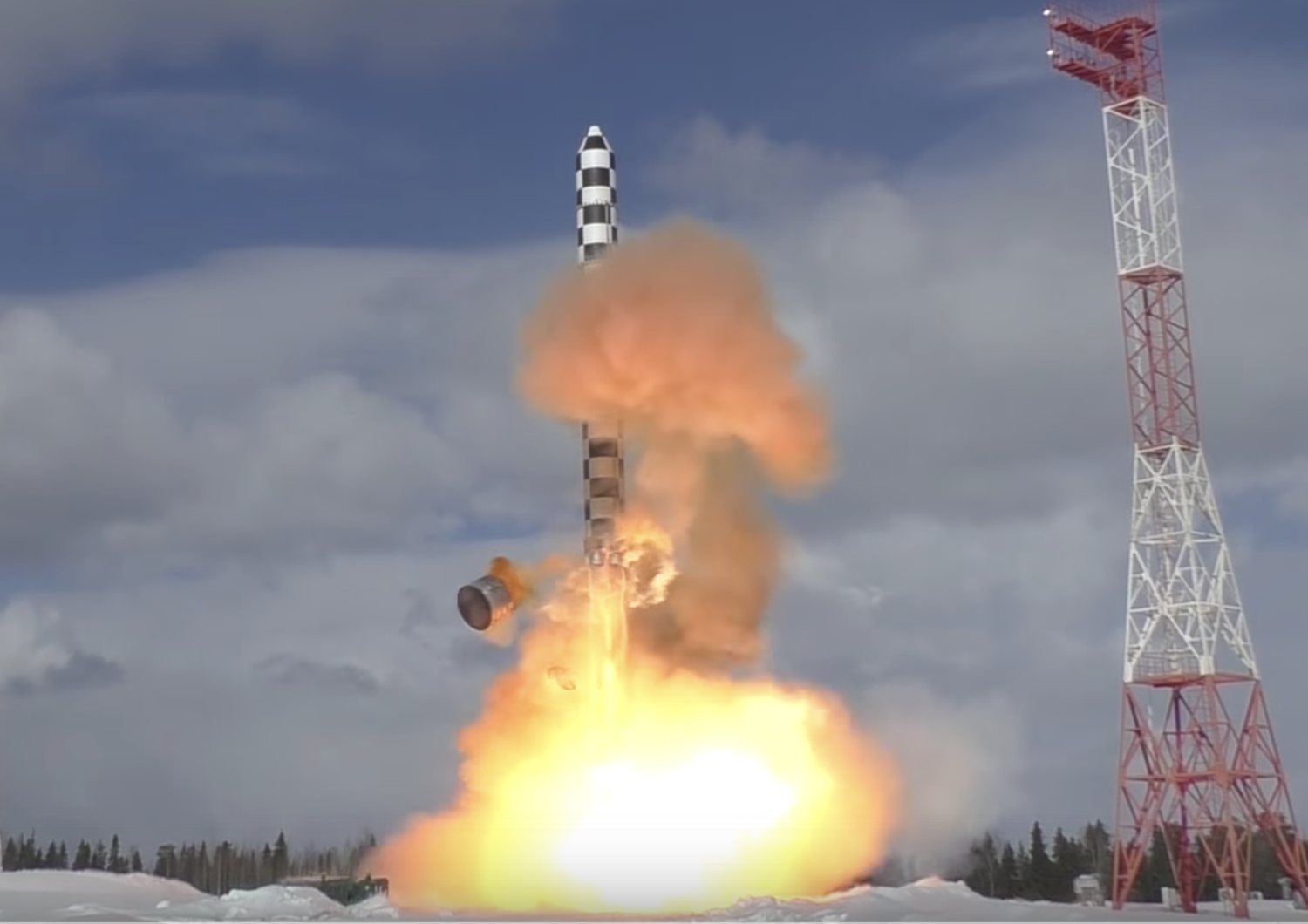 Mosca ha pubblicato le immagini del test di lancio del super missile&nbsp;Sarmat. Il video&nbsp;