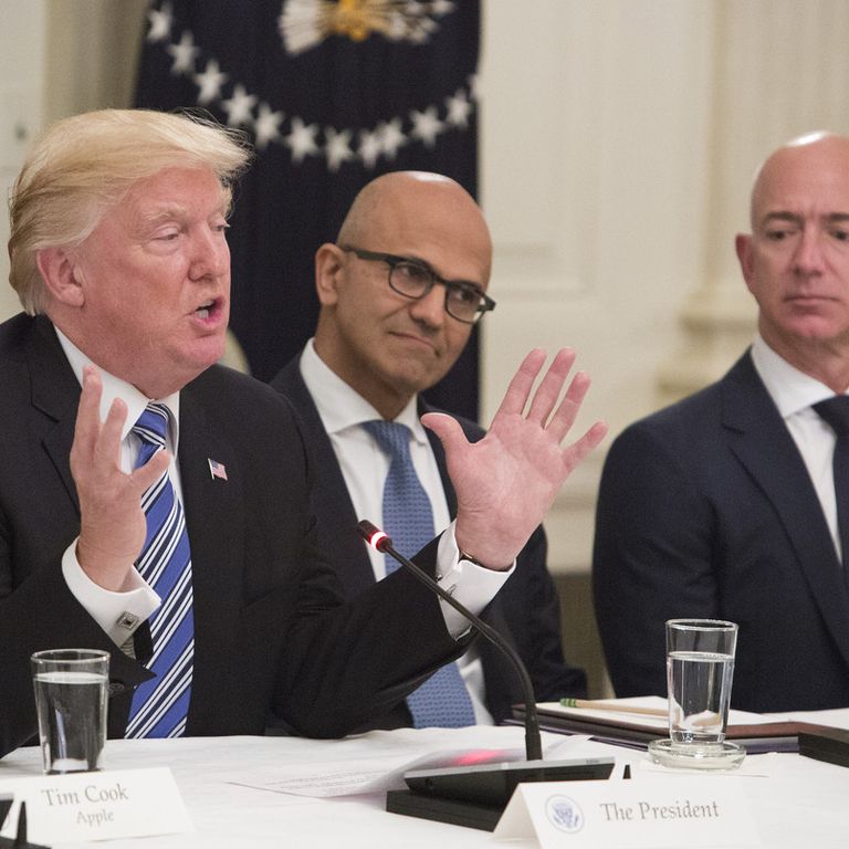 &nbsp;Da sinistra, Donald Trump (Presidente Usa), Satya Nadella (Microsoft)