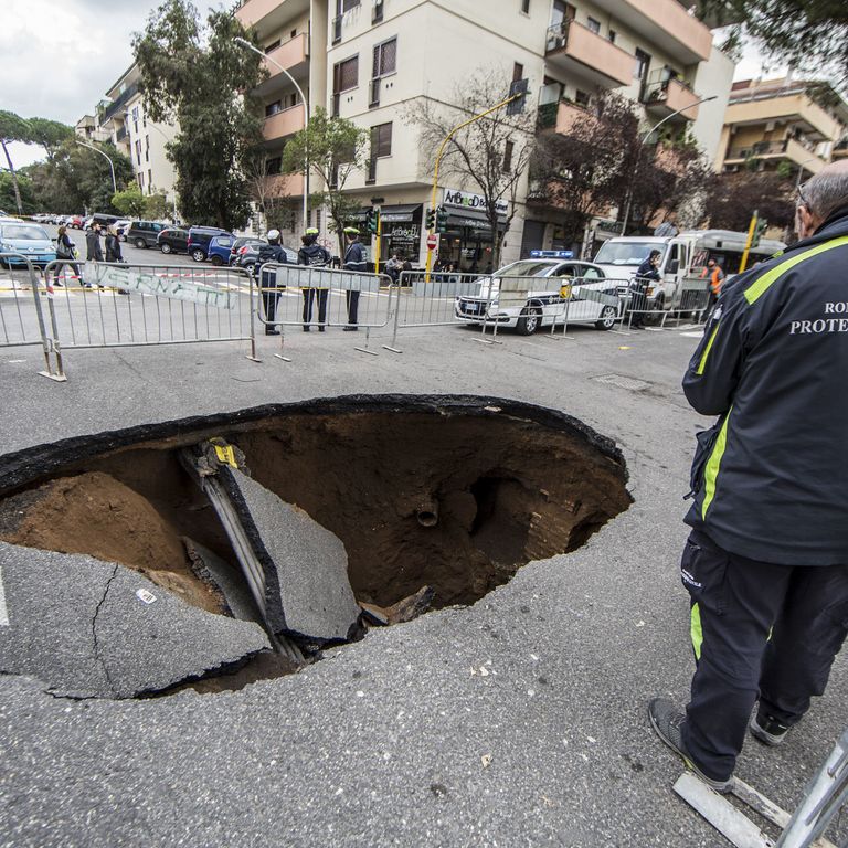 &nbsp; Voragini buche roma