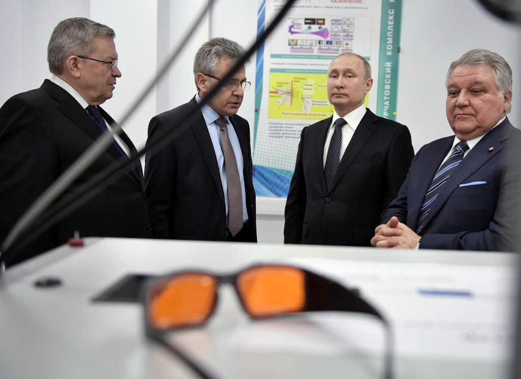 &nbsp; Vladimir Putin visita il Centro di ricerca nazionale dell'Istituto Kurchatov
