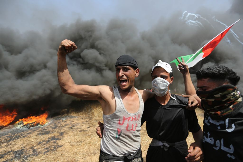 Striscia di Gaza, scontri al confine con Israele, dove &nbsp;&egrave; in atto la protesta di massa dei palestinesi&nbsp;