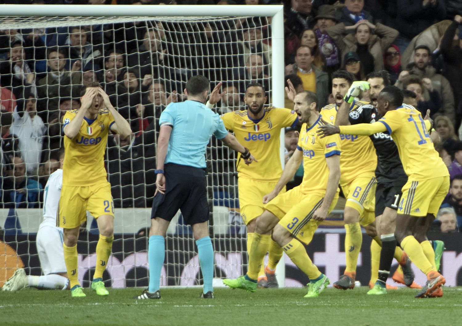 Michael Oliver, arbitro (AFP)