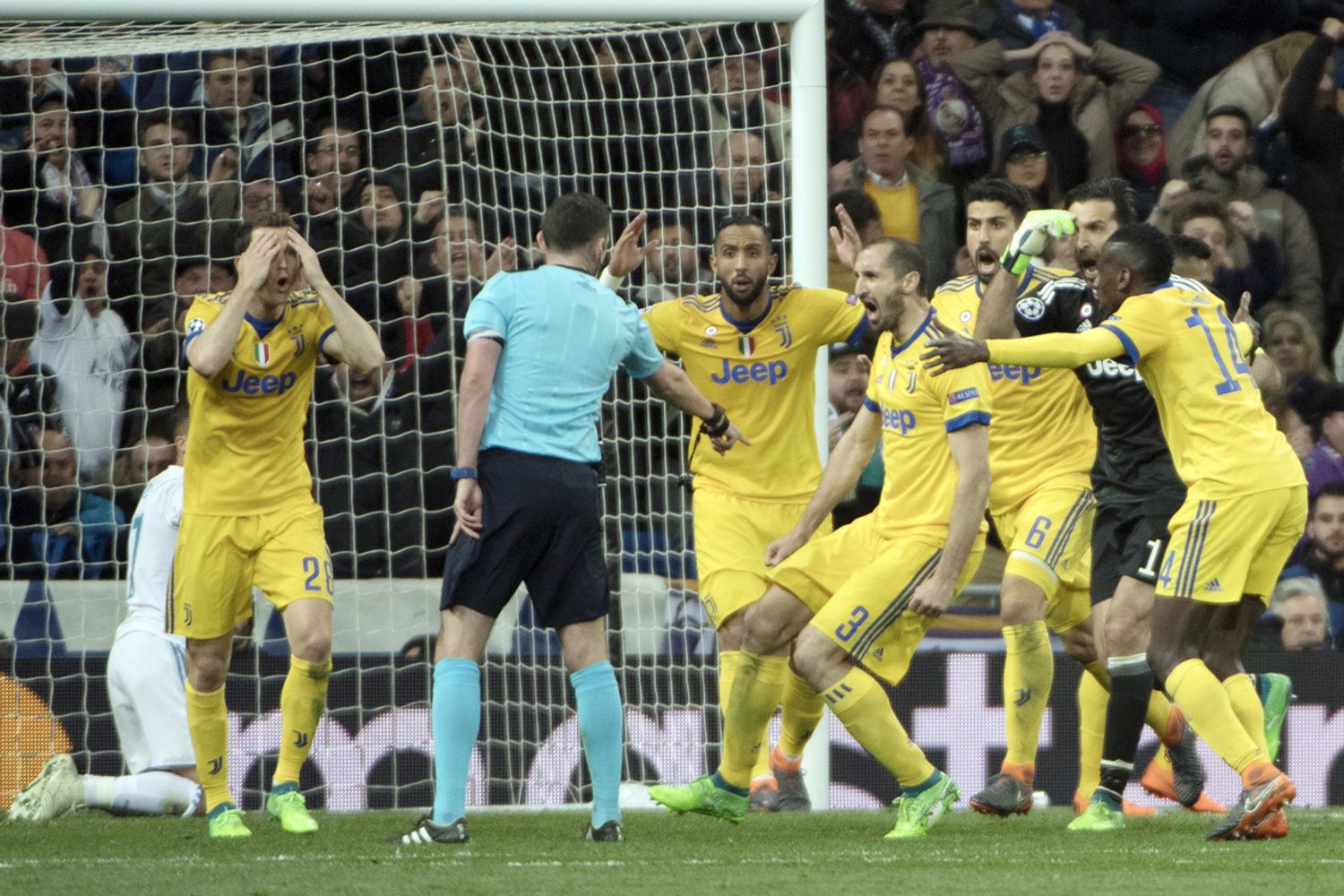 Michael Oliver, arbitro (AFP)