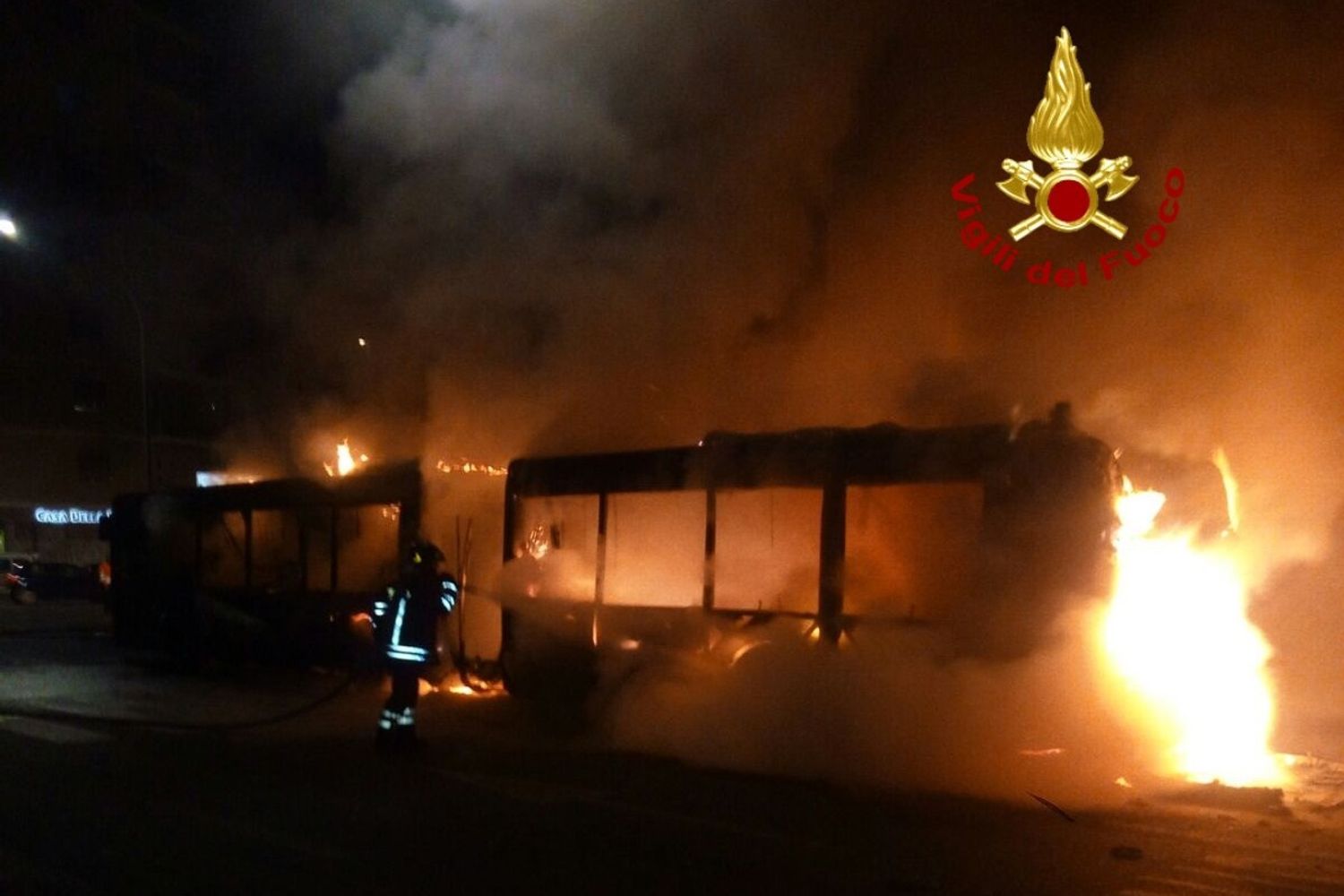 &nbsp;Incendio di un bus Atac (foto di repertorio)