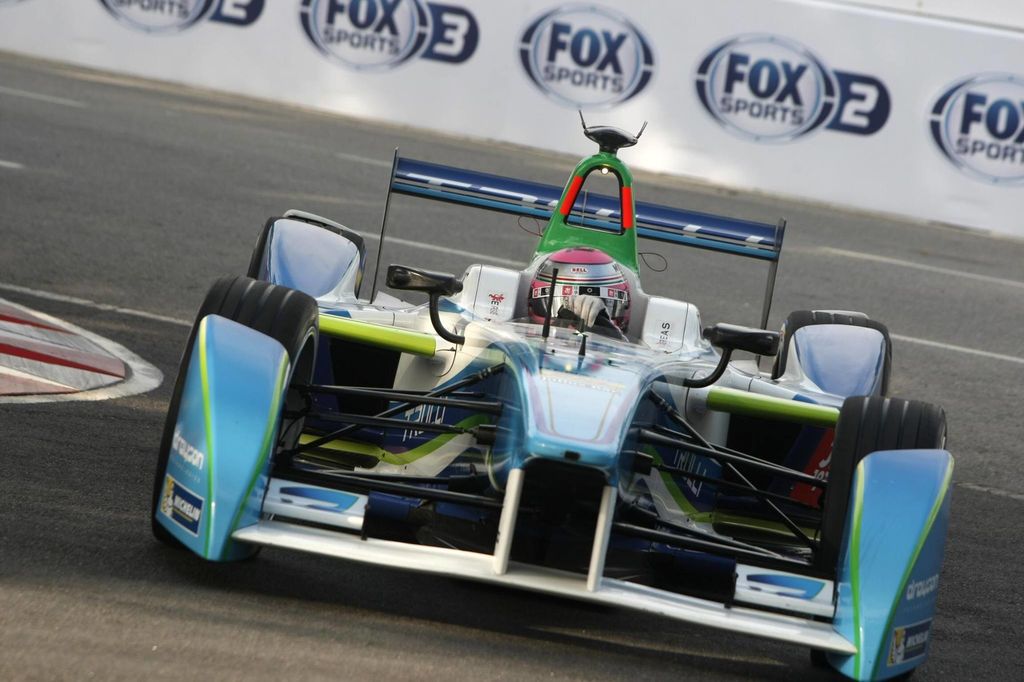 &nbsp;La vettura elettrica della scuderia Trulli guidata da Michela Cerruti