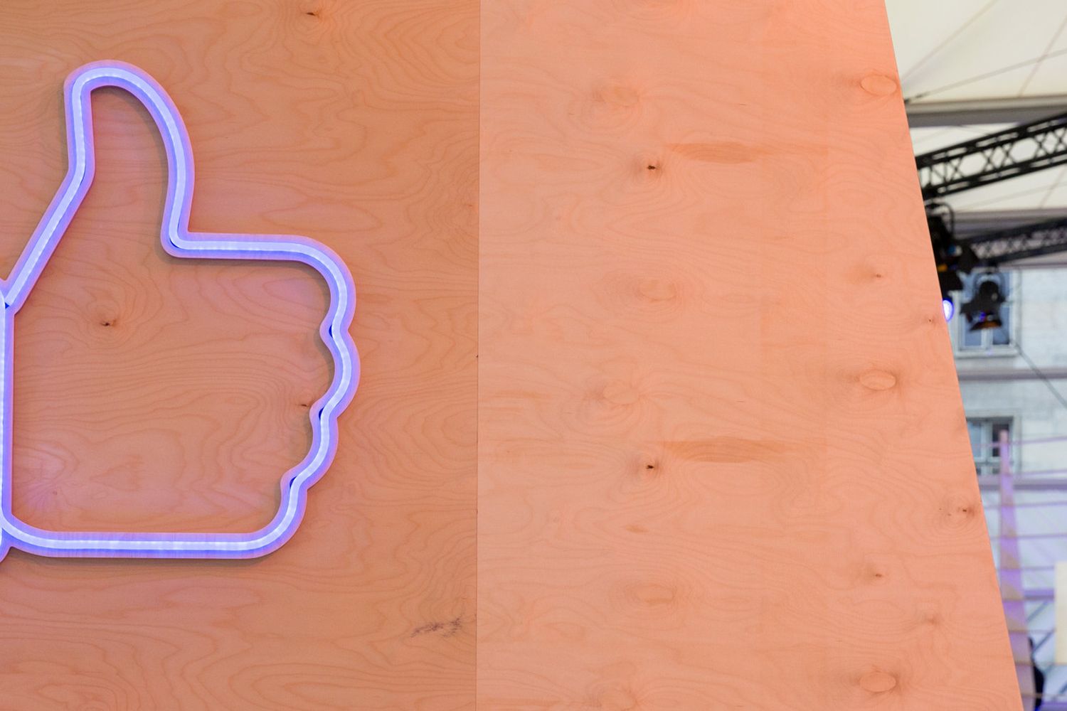 &nbsp;Facebook, like