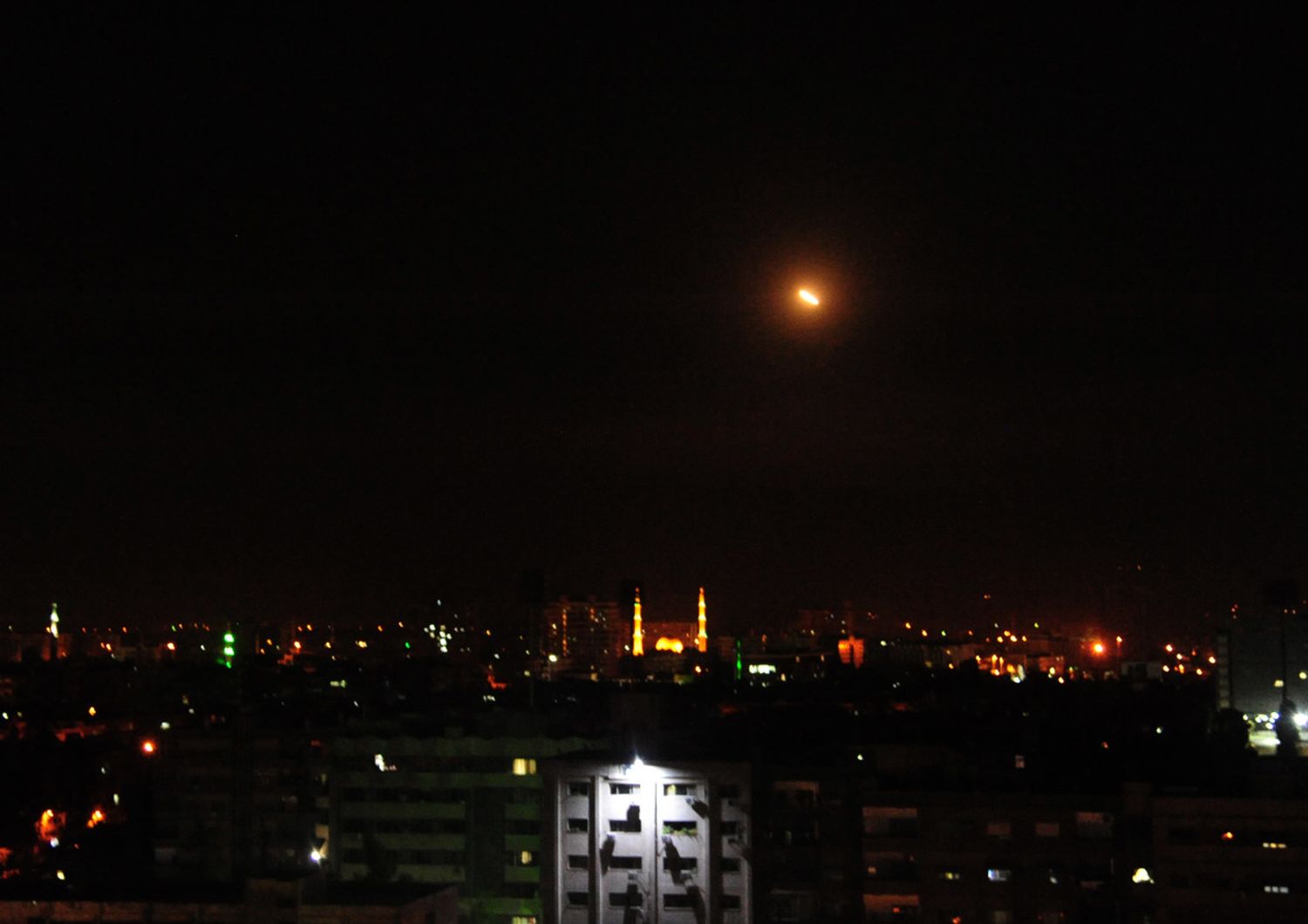 I missili terra-aria sulla capitale siriana di Damasco in risposta agli attacchi degli Stati Uniti