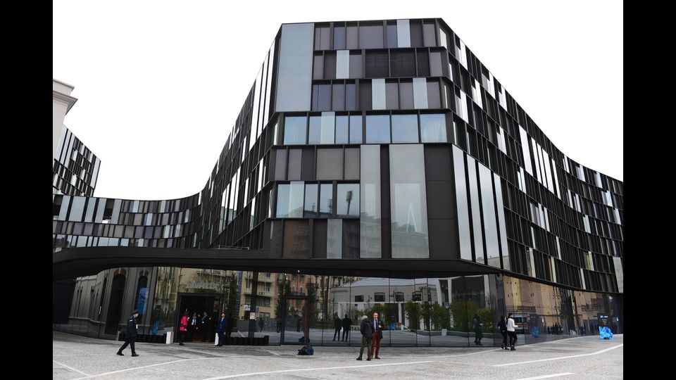 Dai diversi interventi di oggi, nel corso della cerimonia di inaugurazione, un principale filo conduttore: la conferma della&nbsp;volont&agrave;&nbsp;del Gruppo di rimanere a Torino, in Italia. &quot;Siamo rimasti nella stessa&nbsp;citt&agrave;&nbsp;con cui abbiamo condiviso la nostra storia, la nostra crescita - ha sottolineato, infatti, il presidente Alberto&nbsp;Lavazza&nbsp;- e ancora vogliamo condividere il nostro futuro&quot;.