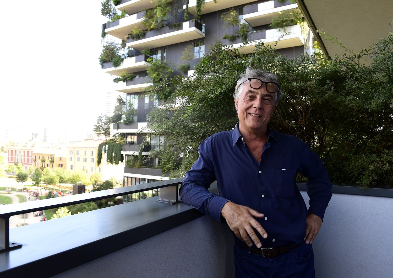 &nbsp;Stefano Boeri davanti al 'Bosco verticale', uno dei suoi progetti pi&ugrave; premiati