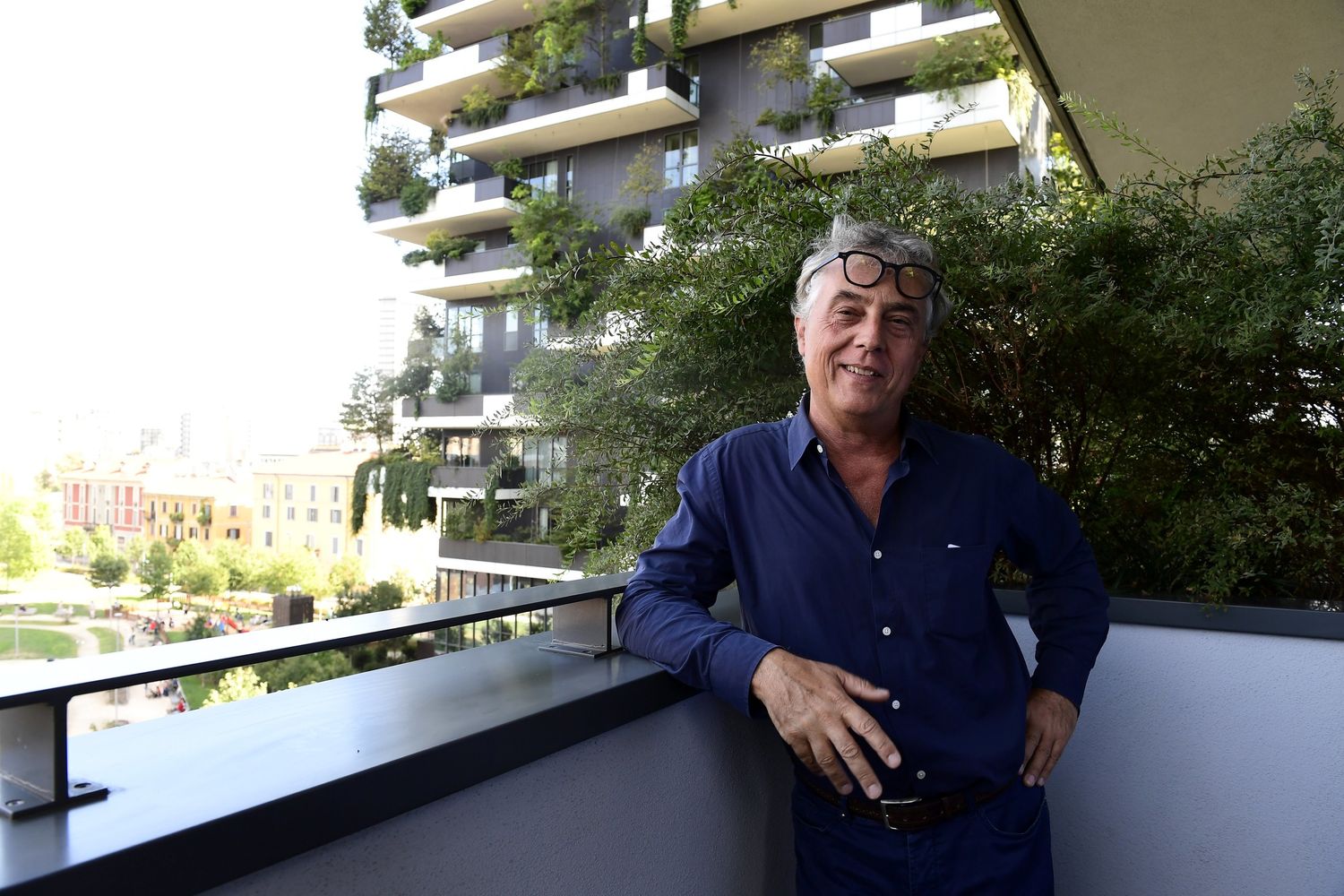 &nbsp;Stefano Boeri davanti al 'Bosco verticale', uno dei suoi progetti pi&ugrave; premiati