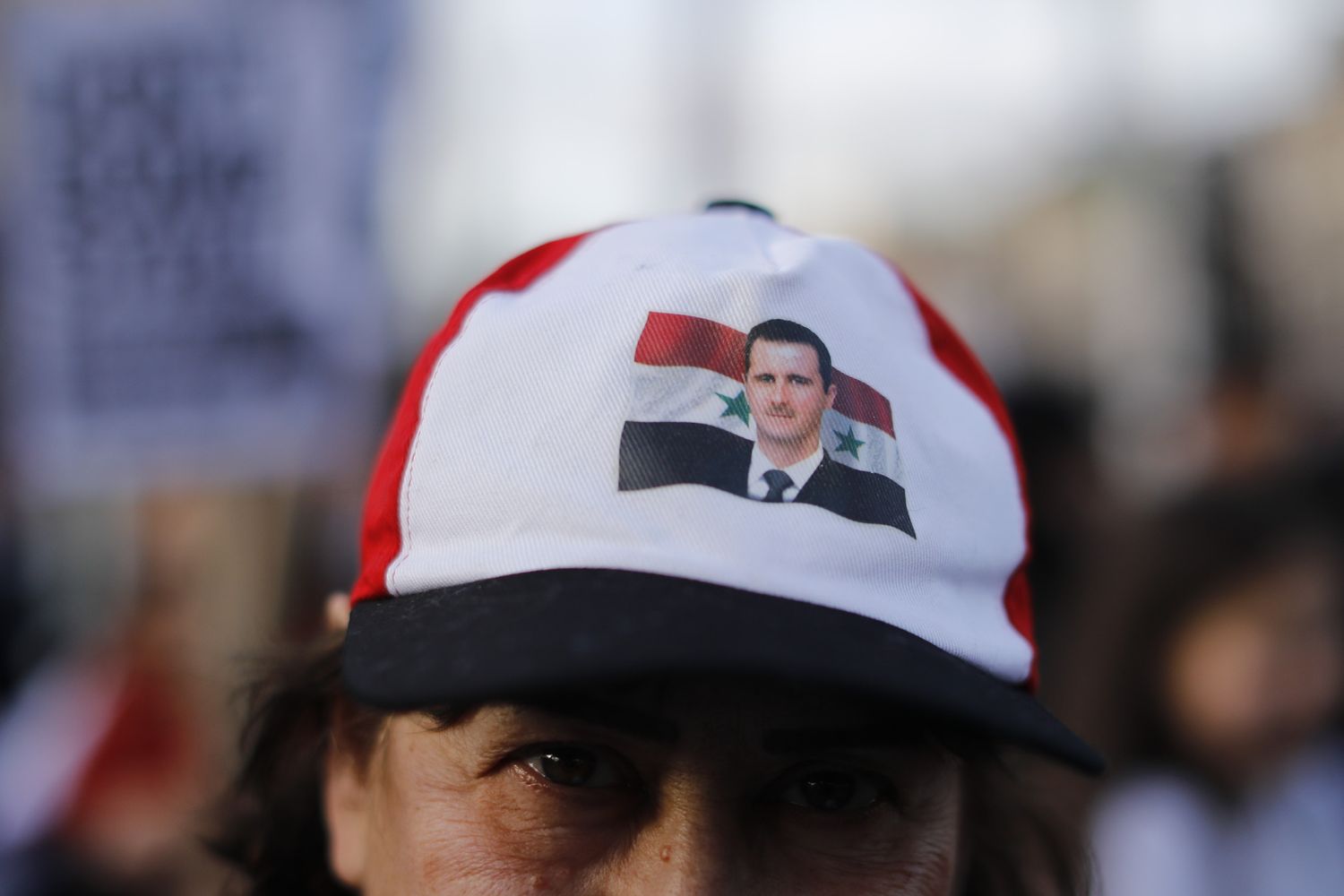 &nbsp;Una donna durante una manifestazione pro-Assad a Damasco