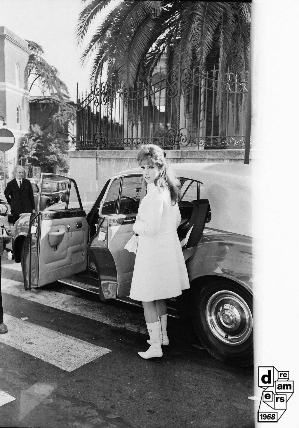 Dreamers - Roma, Gina Lollobrigida si reca alla riunione alla sede dell'Agis di attrici, attori, registi e produttori per la fondazione dell'Accademia cinematografica, 1 novembre&nbsp;