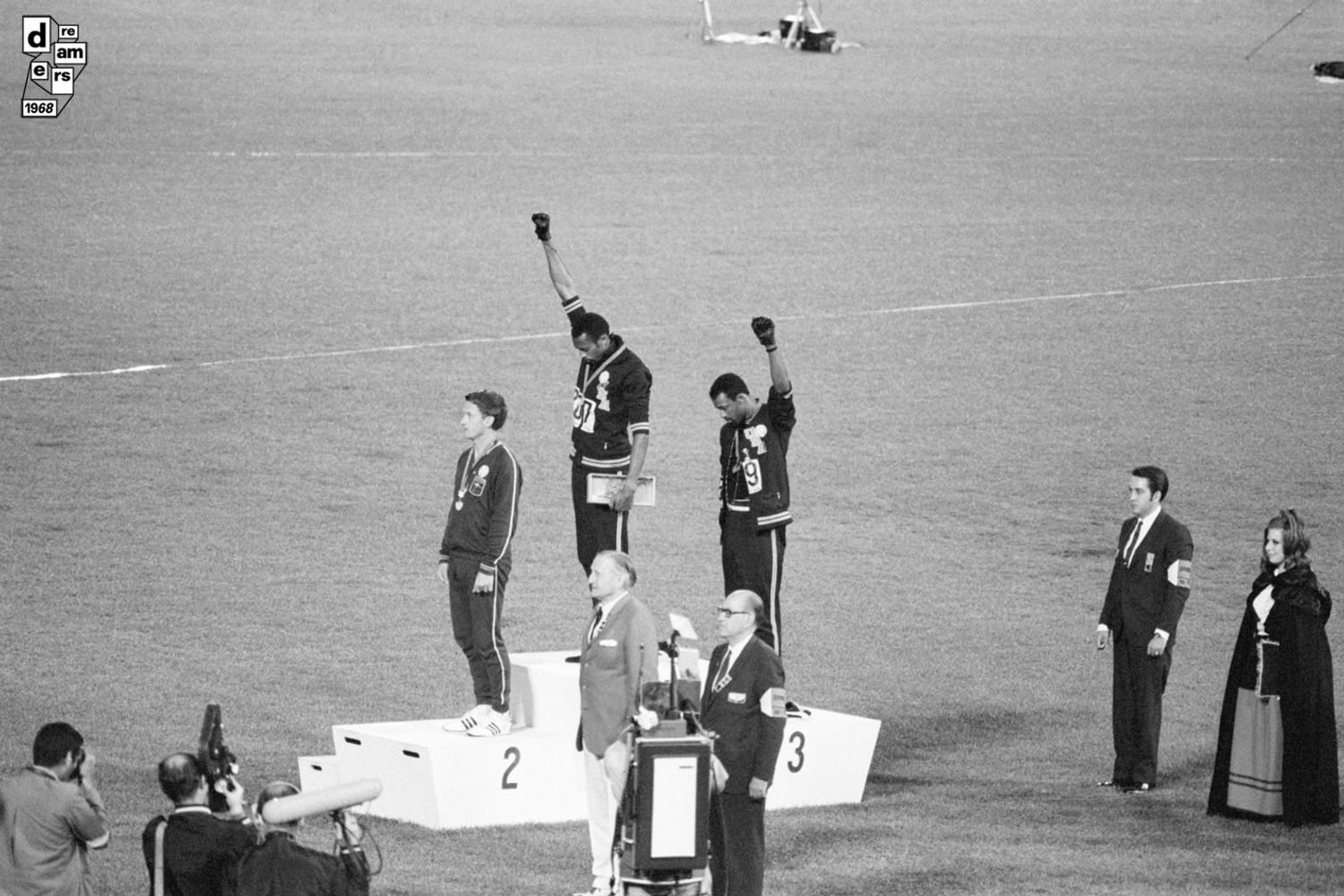 Dreamers - Citt&agrave; del Messico, Tommie Smith e John Carlos protestano contro il trattamento dei neri negli Stati Uniti nel corso della cerimonia di premiazione alle Olimpiadi, 16 ottobre&nbsp;