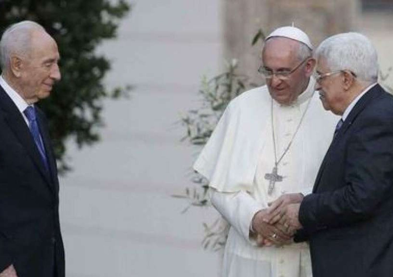 Papa telefona a Peres e Abu Mazen, gravissime preoccupazioni