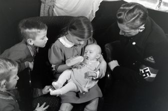 &nbsp;Una famiglia tedesca in una foto di propaganda del regime nazista