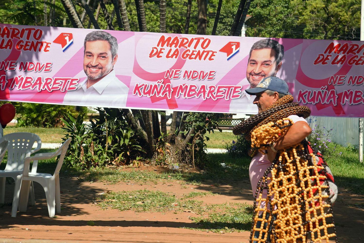 &nbsp;Manifesti elettorali del favorito nelle elezioni presidenziali in Paraguay