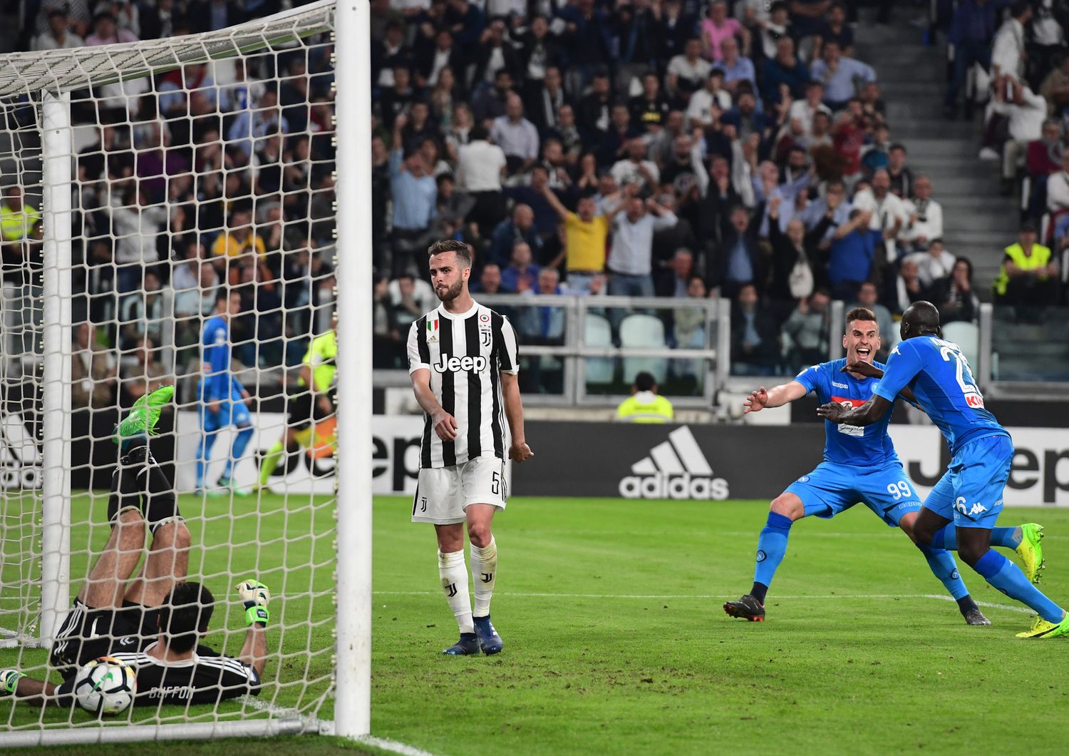 Calcio: Juventus-Napoli&nbsp;0-1, campionato apertissimo, ora le separa un punto