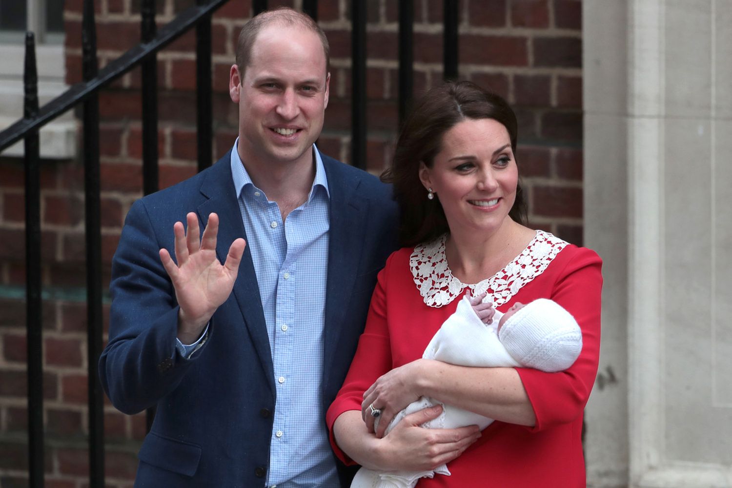&nbsp;William, Kate e il piccolo appena nato lasciano l'ospedale per tornare a Kensington Palace&nbsp;