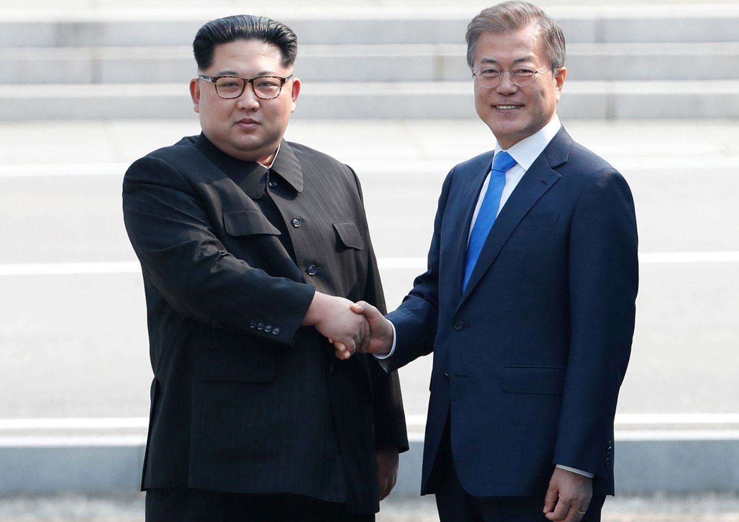 &nbsp;La storica stretta di mano tra Kim e Moon al confine tra le Coree