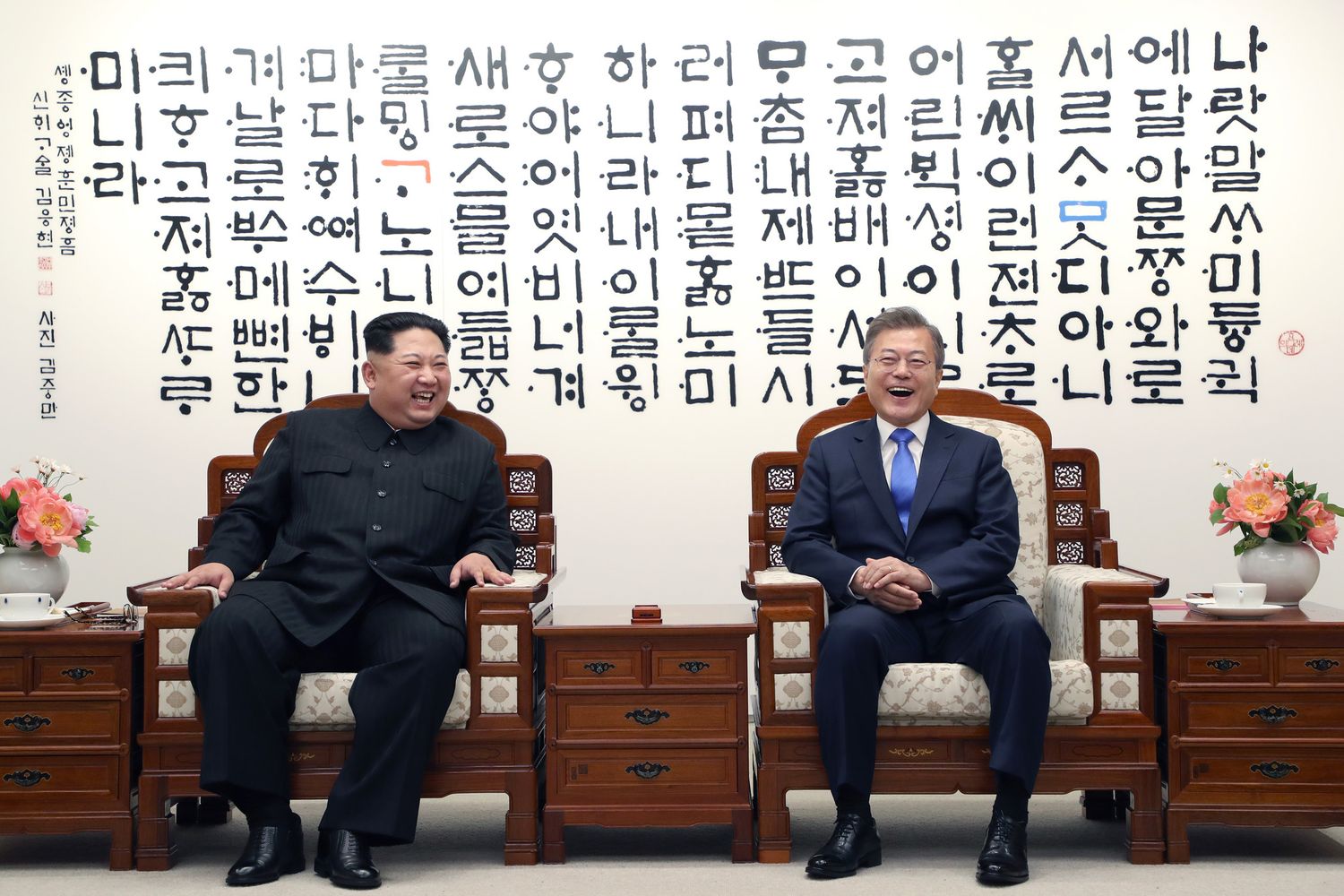 &nbsp;Un momento dell'incontro tra Kim e Moon