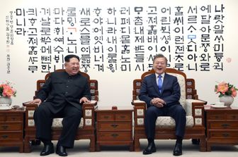 &nbsp;Un momento dell'incontro tra Kim e Moon