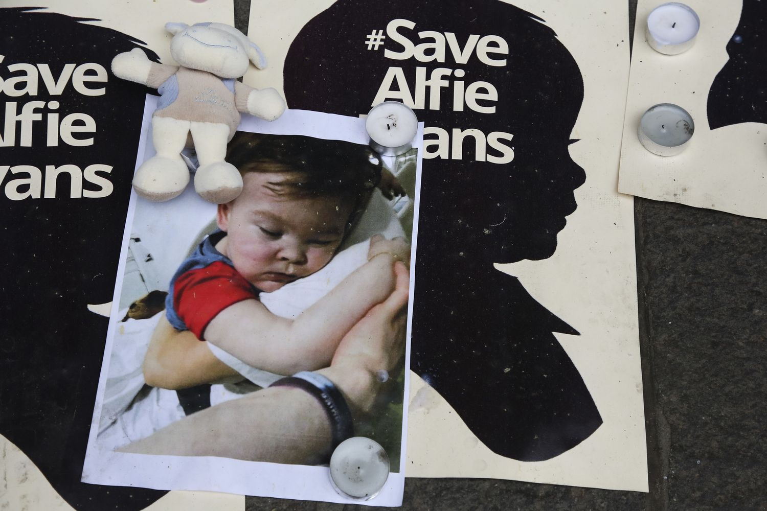 &nbsp;Un volantino lasciato in memoria di Alfie Evans