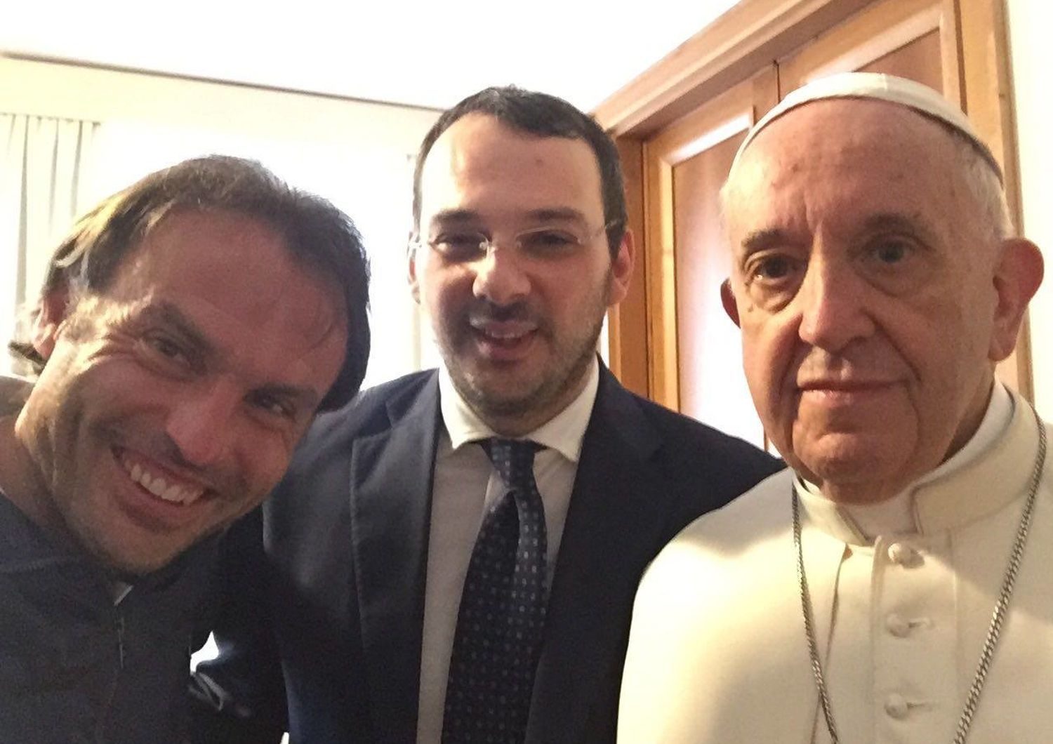 &nbsp;Paolo Borrometi (al centro) con Papa Francesco