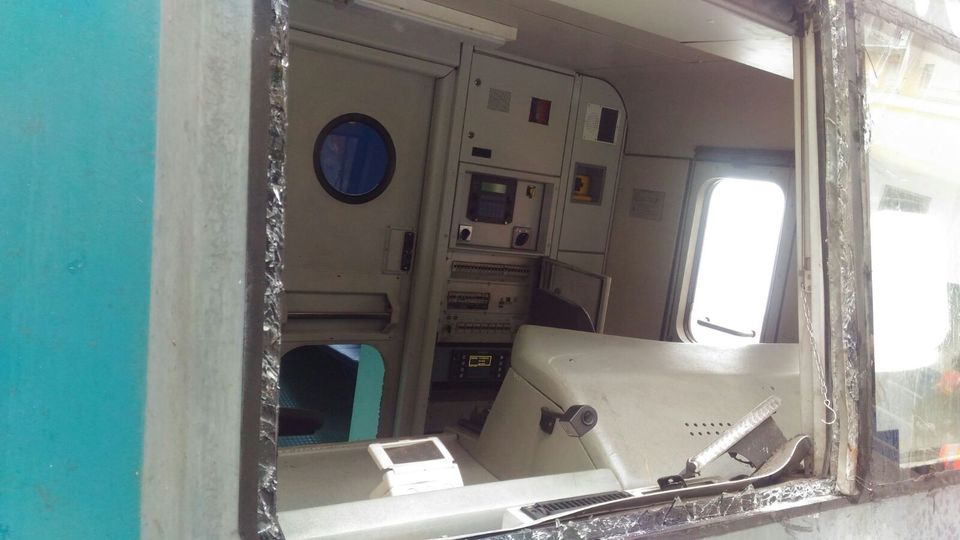 Un treno in manovra su un binario tronco &egrave; uscito dai binari questa mattina, poco dopo le 8.30, a poca distanza dalla stazione ferroviaria di Genova Brignole, all'altezza del ponte di Terralba. Le cause dell'incidente sono in via di accertamento: non si esclude un malore del macchinista, unica persona a bordo del convoglio. Il treno era un passeggeri. Sul posto 118 e vigili del fuoco del distaccamento di Genova Est&nbsp;