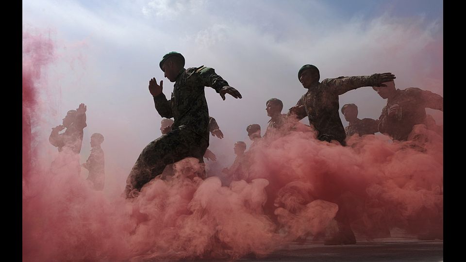 &Egrave; la giornata pi&ugrave; nera per l'informazione nel Paese asiatico, scosso da guerre e violenze da oltre 15 anni e che ora vede i media tra i nuovi bersagli del terrorismo jihadista. Nelle stesse ore un giornalista afghano della Bbc &egrave; stato assassinato a Khost, nell'est del Paese.&nbsp;