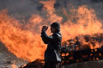 Shah Marai, storico fotografo dell'Afp, &egrave; morto stamattina in un attentato a Kabul insieme ad altre 25 persone, di cui 9 giornalisti.