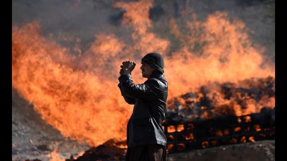 Shah Marai, storico fotografo dell'Afp, &egrave; morto stamattina in un attentato a Kabul insieme ad altre 25 persone, di cui 9 giornalisti.