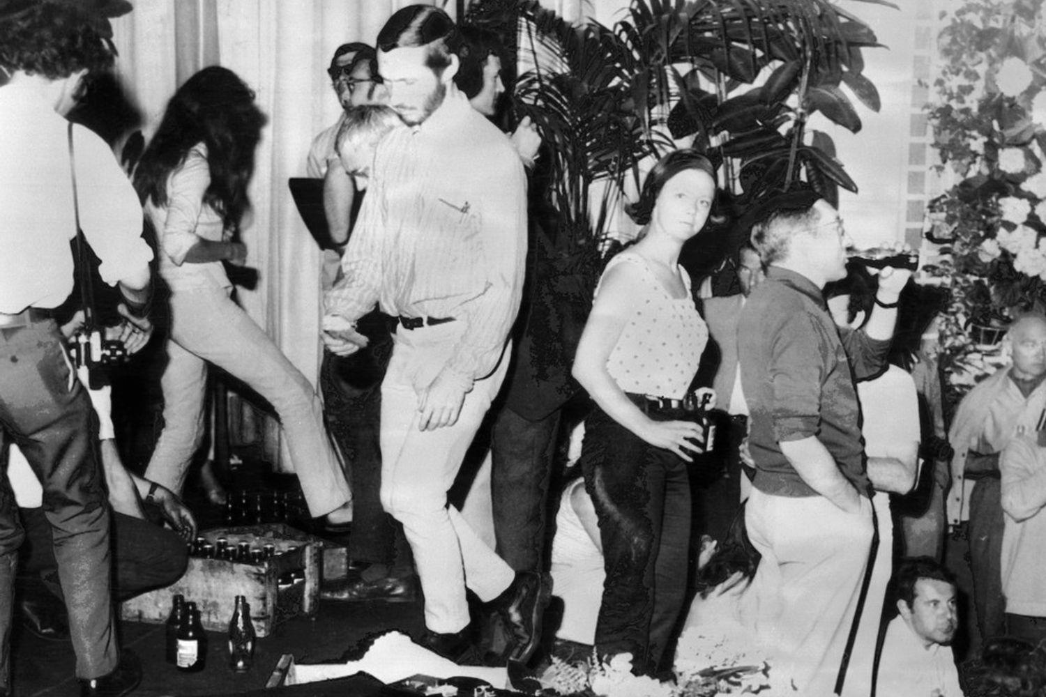 Le maestranze del cinema francese occupano il palazzo dove si svolge la Settimana del Cinema di Cannes. E' il 1968 e dall'anno successivo prender&agrave; formalmente il nome di Festival di Cannes&nbsp;