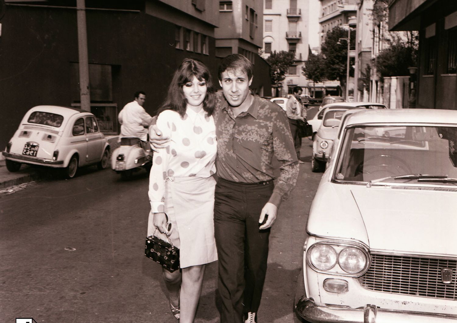 Roma, Adriano Celentano si reca alla conferenza stampa per film Serafino con la moglie Claudia Mori, primo ottobre 1968.&nbsp;
