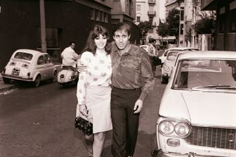 Roma, Adriano Celentano si reca alla conferenza stampa per film Serafino con la moglie Claudia Mori, primo ottobre 1968.&nbsp;