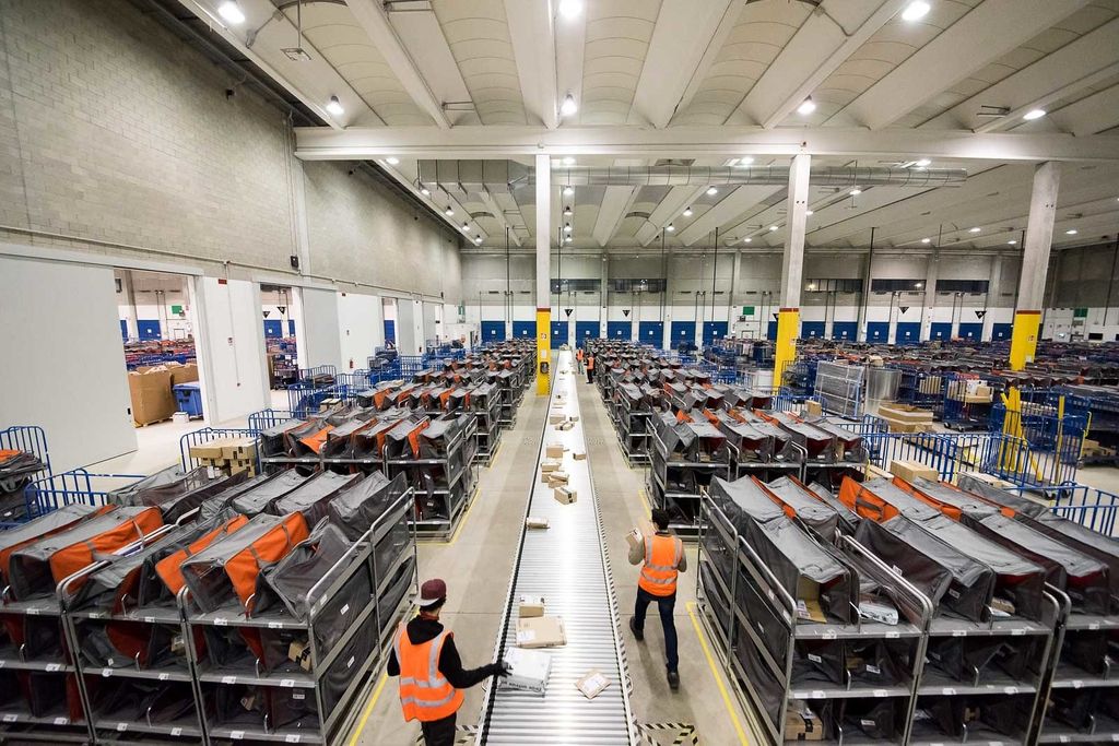 &nbsp;L'interno di un magazzino Amazon