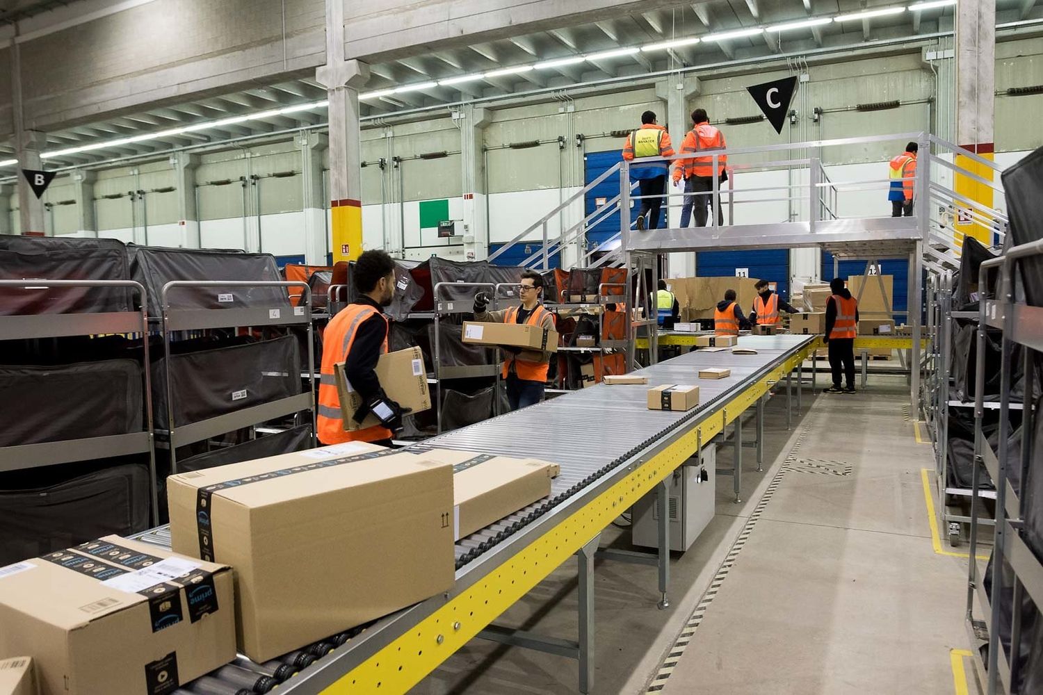 &nbsp;L'interno di un magazzino Amazon